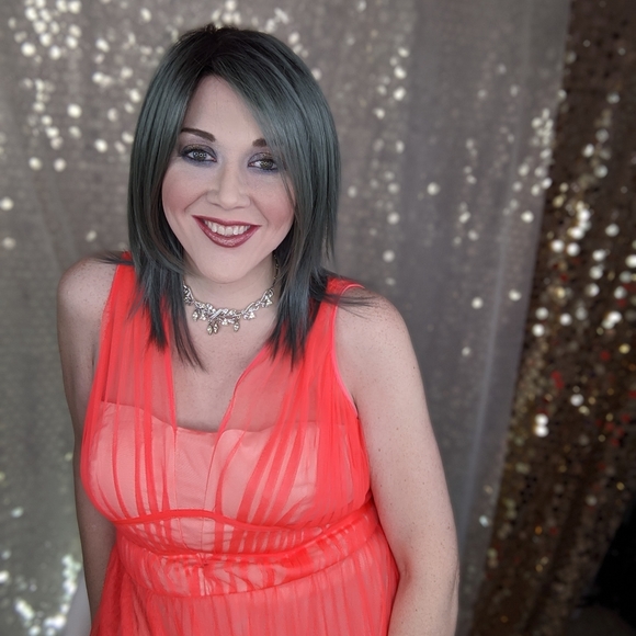 Meet your Posher, Heather from CysterWigs - Picture 4 of 7